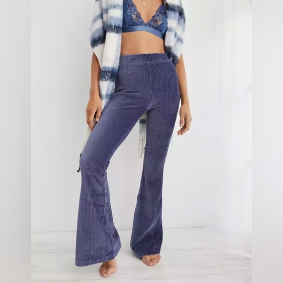 Aerie Groove-On Rib Velour High-Waisted Flare Pant, Blue, Size Large Short - Picture 1 of 16